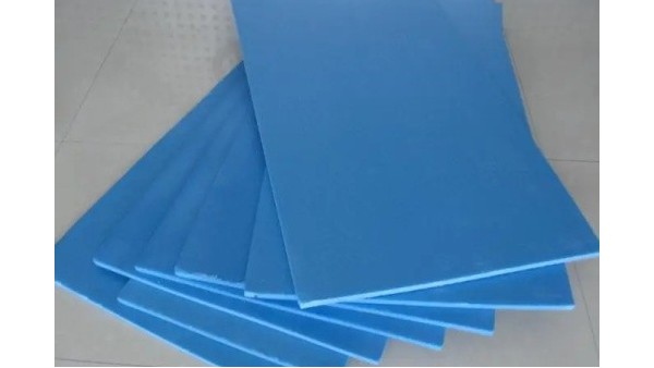 地暖鋪設(shè)選擇擠塑板還是白晶板？